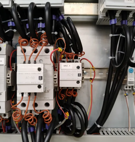 Vista interior completa del tablero certificado